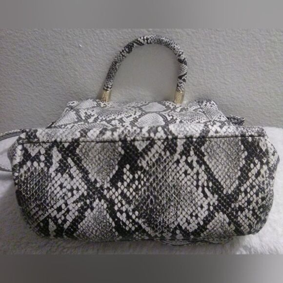 Le Chateau Black & White Snake Print Backpack - like new never used - Picture 7 of 10